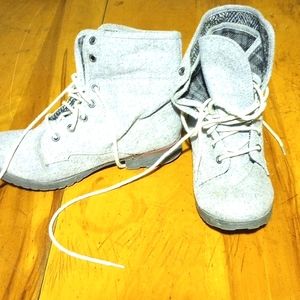 Gray boots size 7